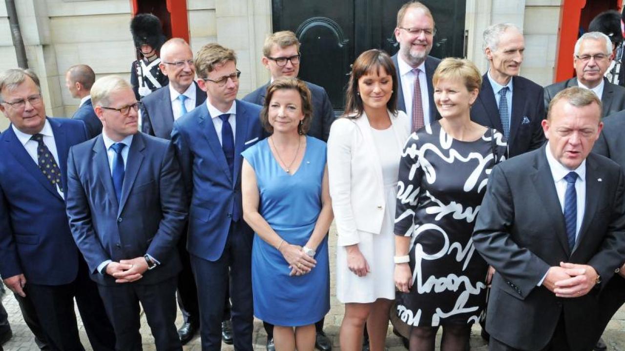 Delar av den nya danska regeringen. Statsminister Lars Løkke Rasmussen längst fram till höger.