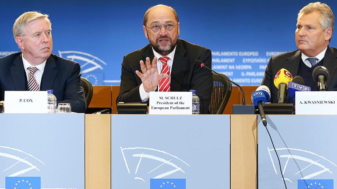 EU-parlamentets medlare: den förre polske presidenten Aleksander Kwaśniewski och tidigare EU-talmannen Pat Cox.