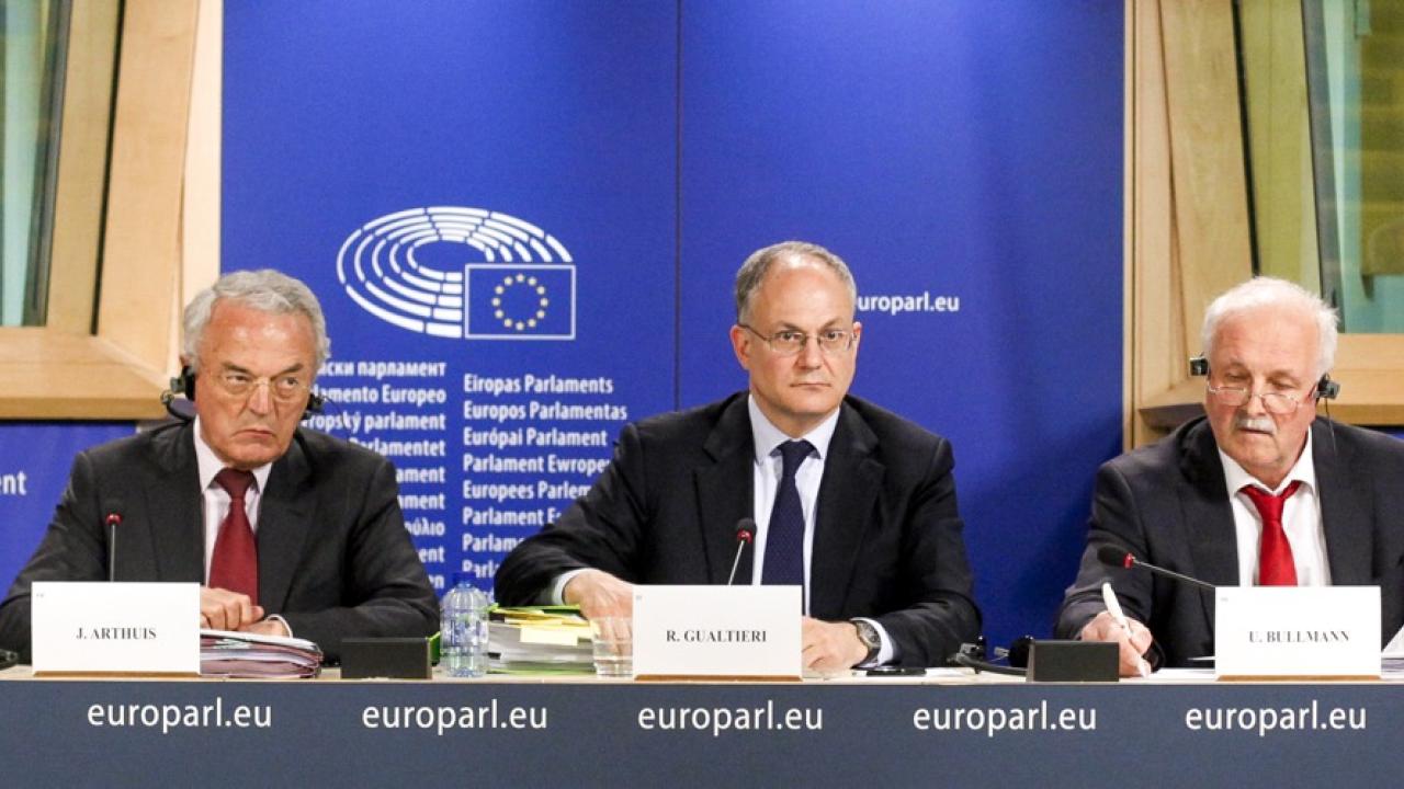 Jean Althuis (FR, Alde), Roberto Gualtieri (S&D, IT) och Udo Bullman (S&D, TY).