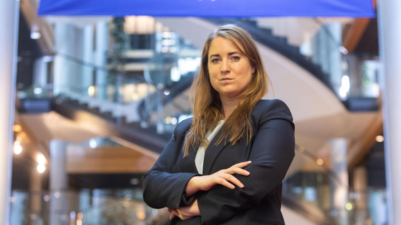 Europaparlamentariker Emma Wiesner (C) vill se obligatorisk utbildning om sexuella trakasserier för alla som arbetar i EU-parlamentet. 