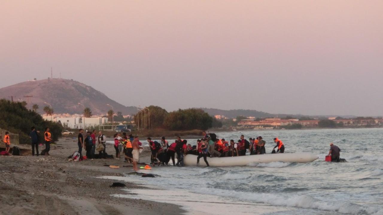 Flyktingar ankommer den grekiska ön Kos. Arkivbild.
