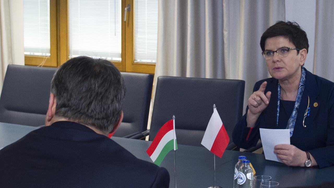Ungerns premiärminister Viktor Orbán och Polens premiärminister Beata Szydło. Arkivbild.