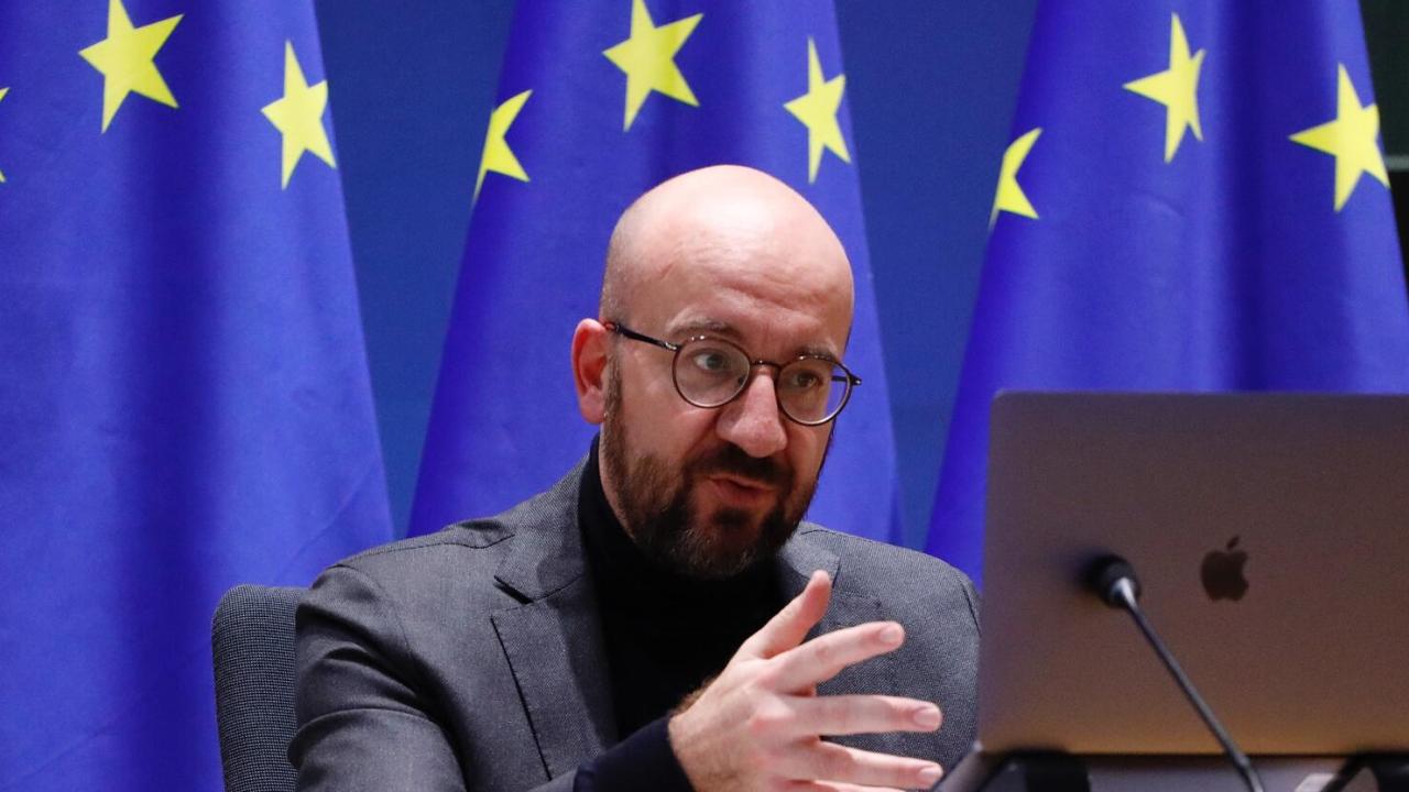 Europeiska rådets ordförande Charles Michel uppkopplad till videomöte.