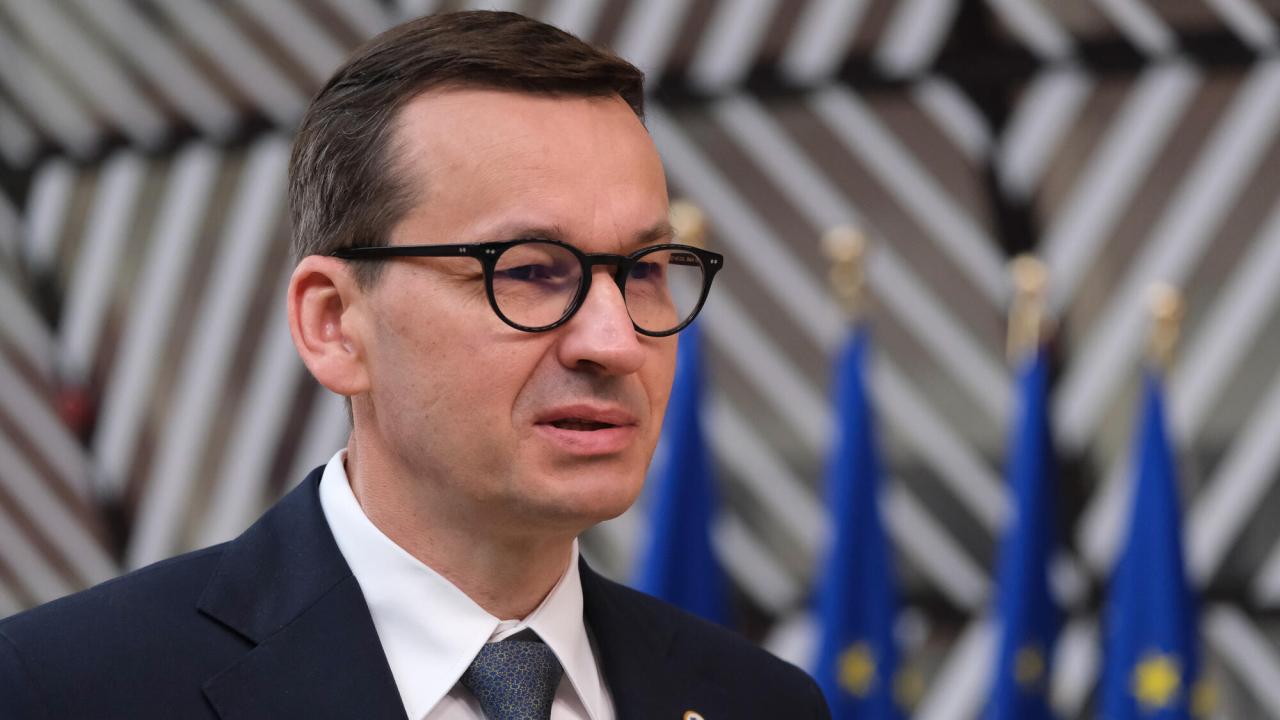 Polens premiärminister Mateusz Morawiecki sade på onsdagen att landet ställer in vapenleveranser till Ukraina efter att Ukraina kritiserat att landet för restriktioner mot ukrainska spannmålsimport. 