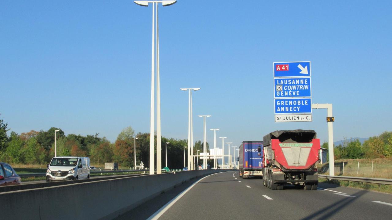 Drygt 3,5 miljoner personer beräknas arbeta som yrkeschaufförer i EU-länderna. Arkivbild.