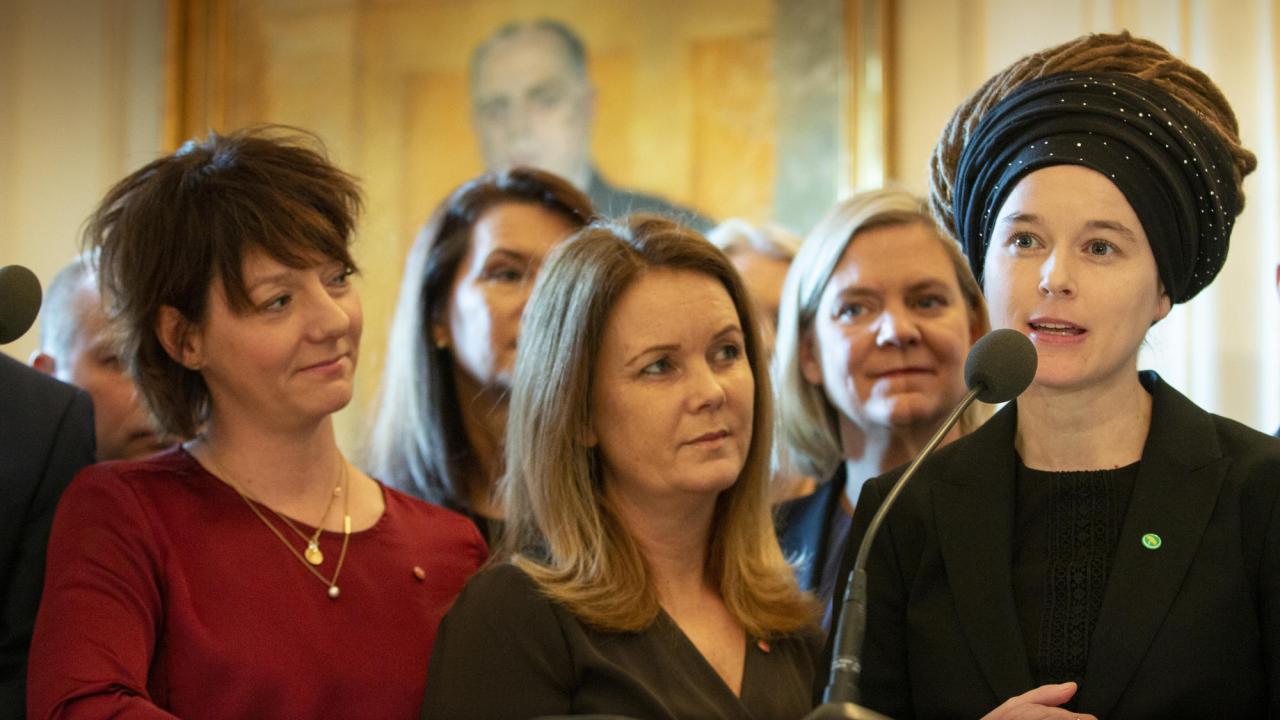 Kultur- och demokratiministern Amanda Lind (MP) talar. Arkivbild.