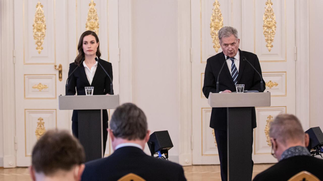 Finlands statsminister Sanna Marin och president Sauli Niinistö. Arkivbild.