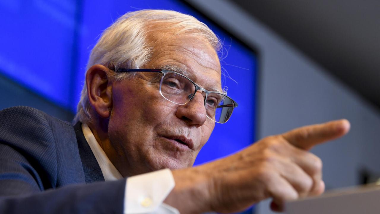 EU:s utrikeschef, den spanske socialdemokraten Josep Borrell, efter måndagens utrikesministermöte i Luxemburg. 