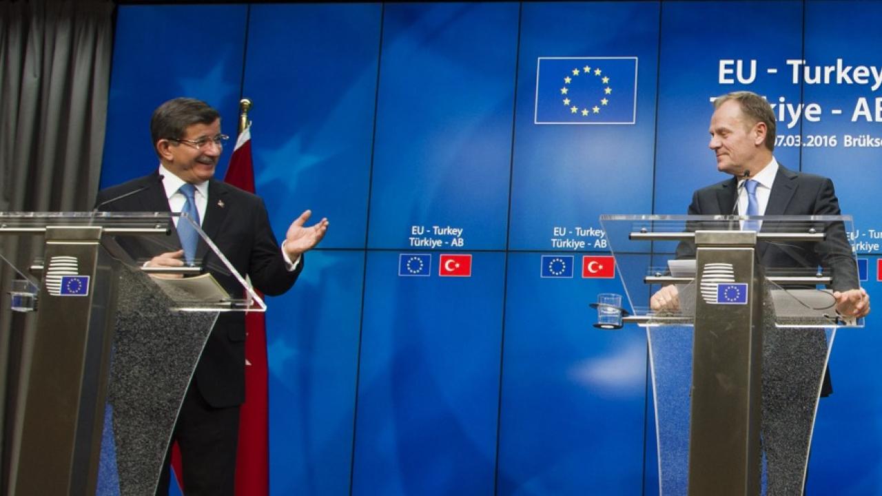 Turkiets premiärminister Ahmet Davutoğlu och Europeiska rådets ordförande Donald Tusk efter måndagen möte.