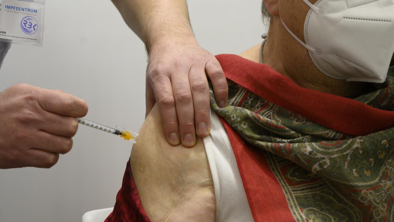 Antalet dödsfall i Sverige under coronapandemin ökade med drygt fyra procent jämfört med tidigare år. Arkivbild.