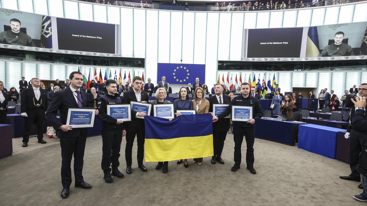 Representanter från bland annat det ukrainska civilsamhället var på plats i Europaparlamentet i Strasbourg för att ta emot 2022 års Sacharovpris.