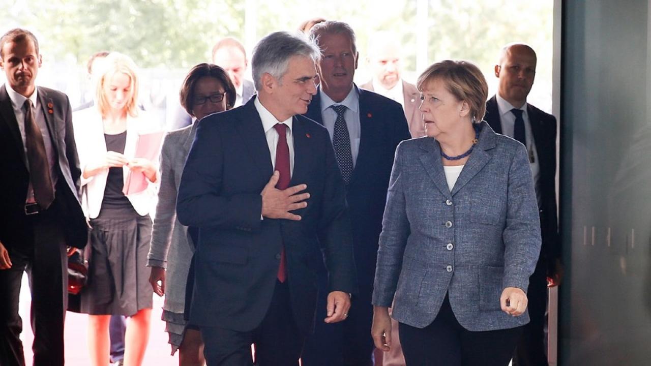 Österrikes förbundskansler Werner Faymann och Tysklands dito Angela Merkel under tisdagens möte. 