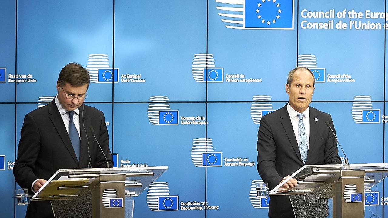 EU:s eurokommissionär Valdis Dombrovskis och Estlands finansminister Toomas Tõniste. 