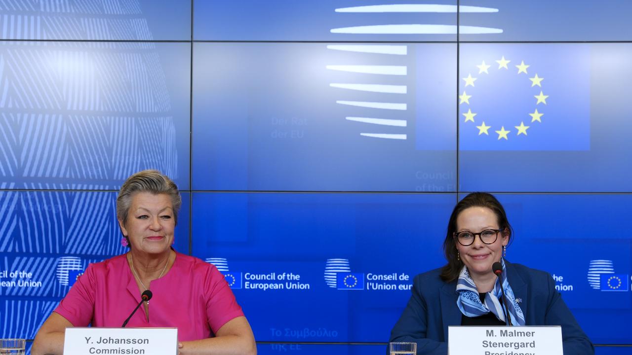 Två svenskar bakom uppgörelsen: EU:s migrationskommissionär Ylva Johansson (S) och Sveriges migrationsminister Maria Malmer Stenergard (M).