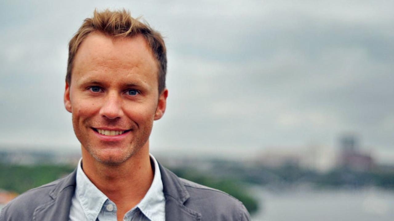 En ökad satsning på återvinning av plast leder till att vi sparar på begränsade resurser, skapar nya gröna jobb och minskar miljöbelastningen. Sverige, som ett av de länder som har en lång tradition av materialåtervinning, bör därför driva frågan i EU, skriver Alexander Clemenson.