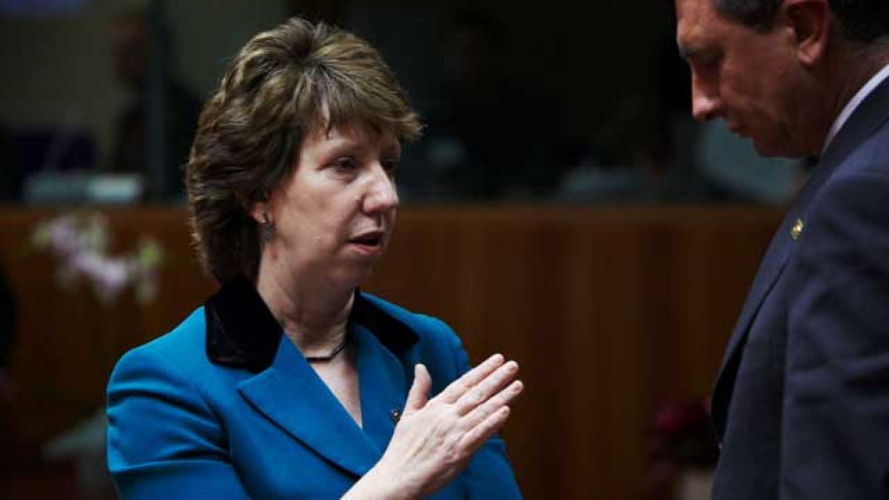 EU:s utrikesrepresentant Catherine Ashton i samspråk med Sloviens premiärminister Bohur Pahor.