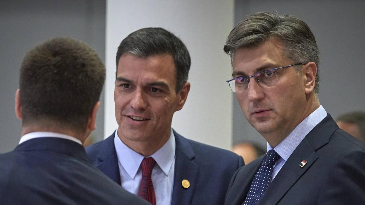Två av de sex premiärministrarna som träffas i kväll i Bryssel, Spaniens Pedro Sánchez och Kroatiens Andrej Plenkovič. Arkivbild