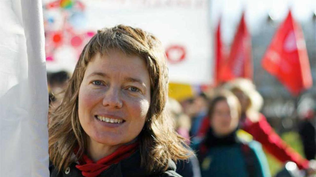 Det skulle vara klädsamt om Angela Merkel mindes att Grekland efter andra världskriget var med och avskrev skulder till Västtyskland. En skuldavskrivning som var helt avgörande i bygget av det Tyskland vi ser idag, skriver Malin Björk (V).