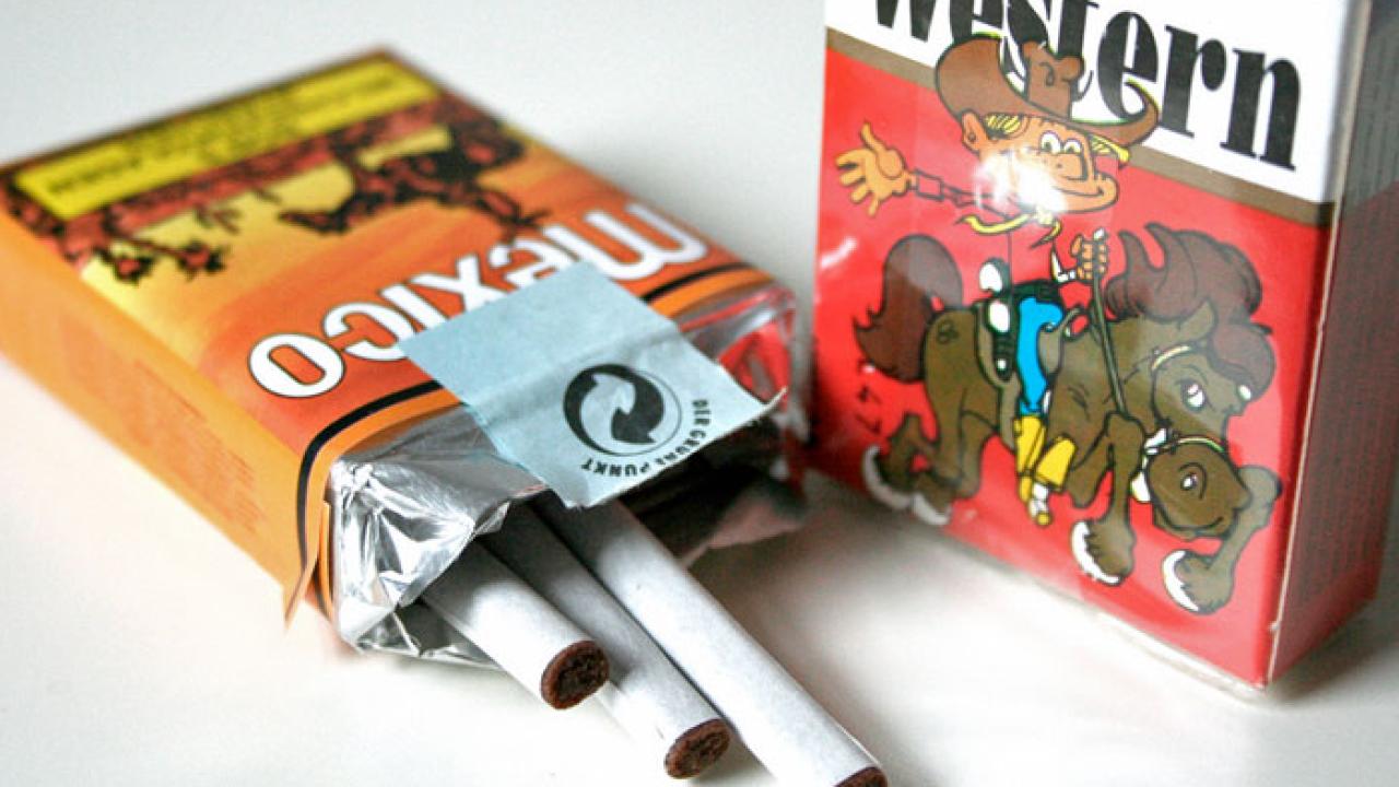 Chokladcigaretter, godis, leksaker och andra föremål för barn som utformats som tobaksvaror kan komma att förbjudas i EU. Arkivbild. 