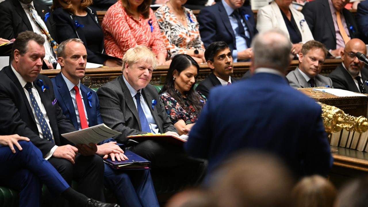 Protesterna från det egna partiet blev till slut för stora för Boris Johnson som avgår som Tory-ledare. Arkivbild.
