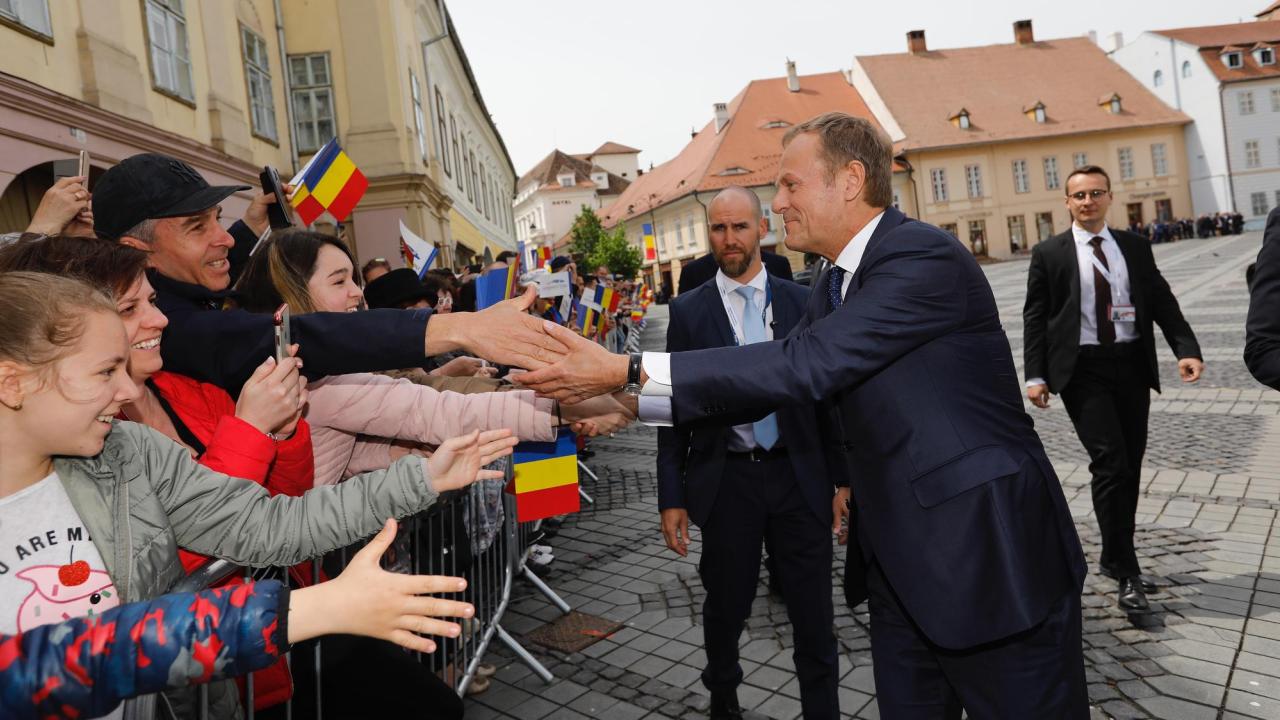 Europeiska rådets ordförande Donald Tusk var en av de europeiska ledare som var populär bland folkmassorna i rumänska Sibiu på torsdagen.