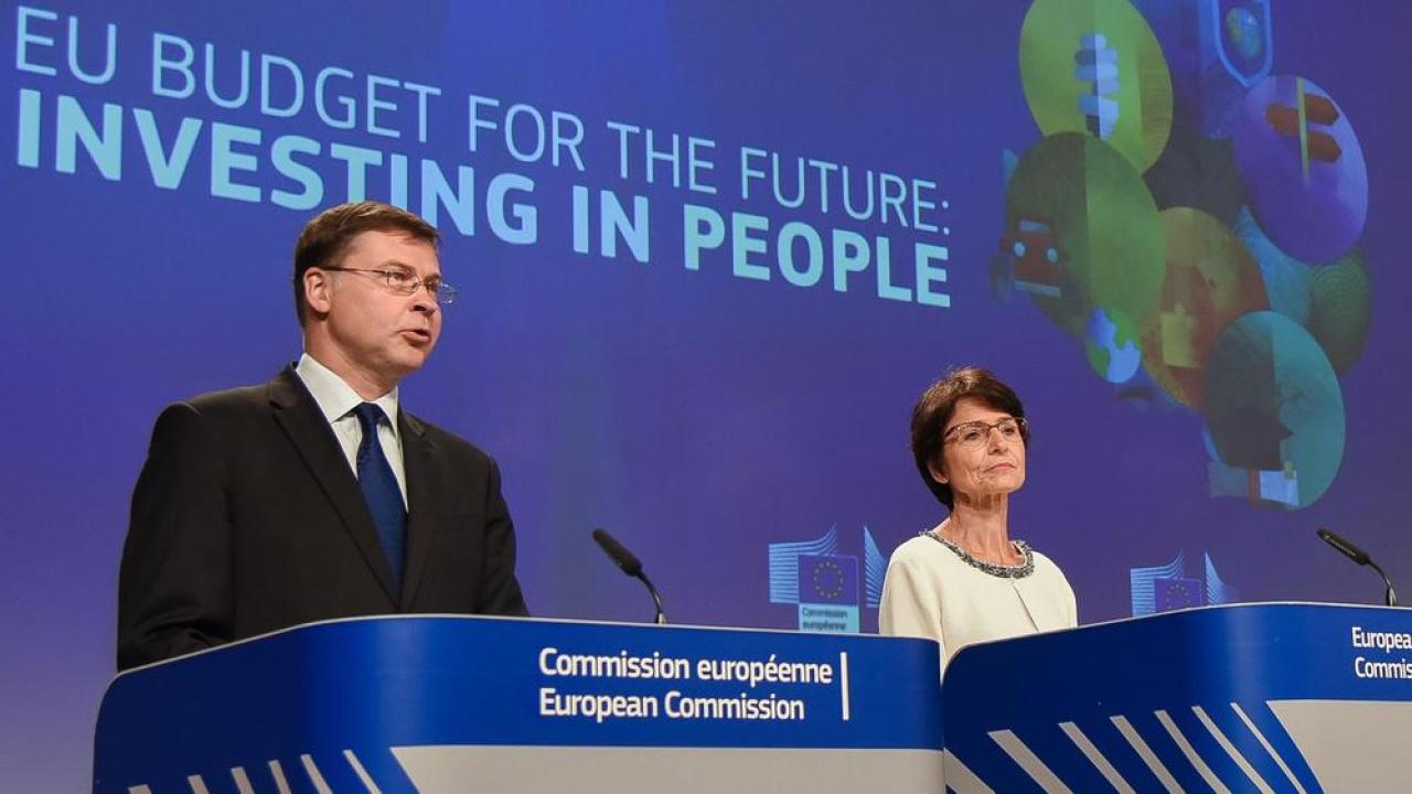 EU-kommissionär Valdis Dombrovskis vill skapa ett mer socialt EU med framtida budgetsatsningar. 