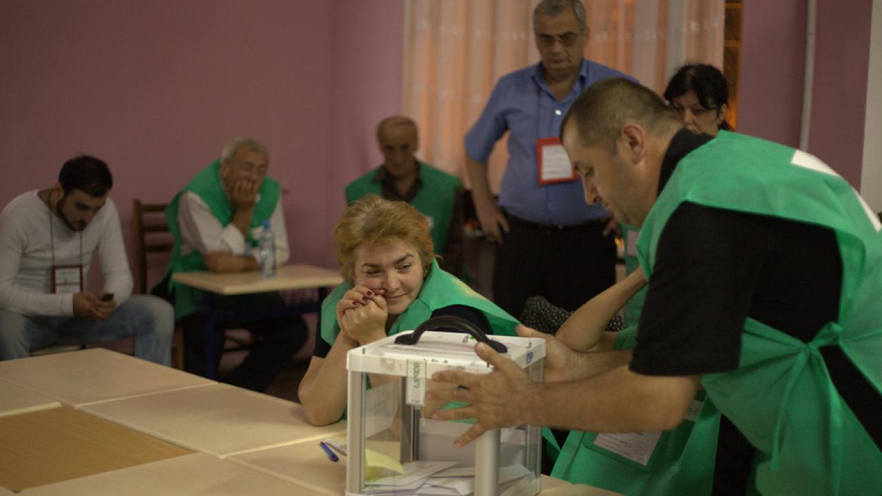 Rösträkning i det georgiska valet. 