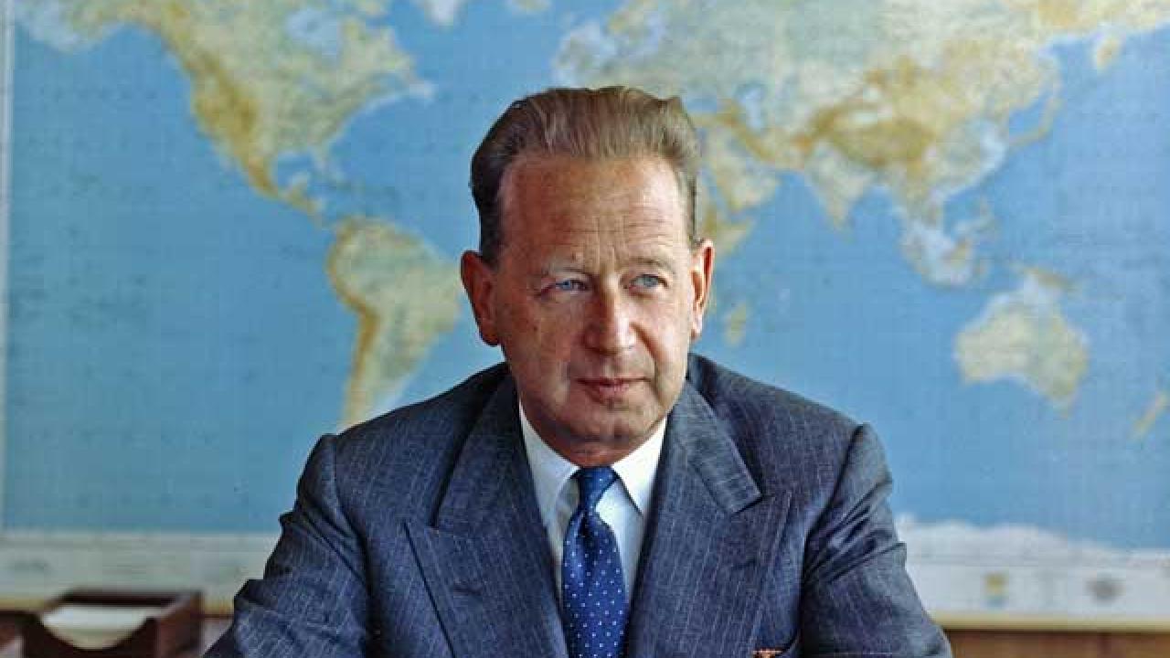 Tänk om vi, liksom Dag Hammarskjöld, vågade ge oss ut i hårda strider, skriver Agnes Hillert.