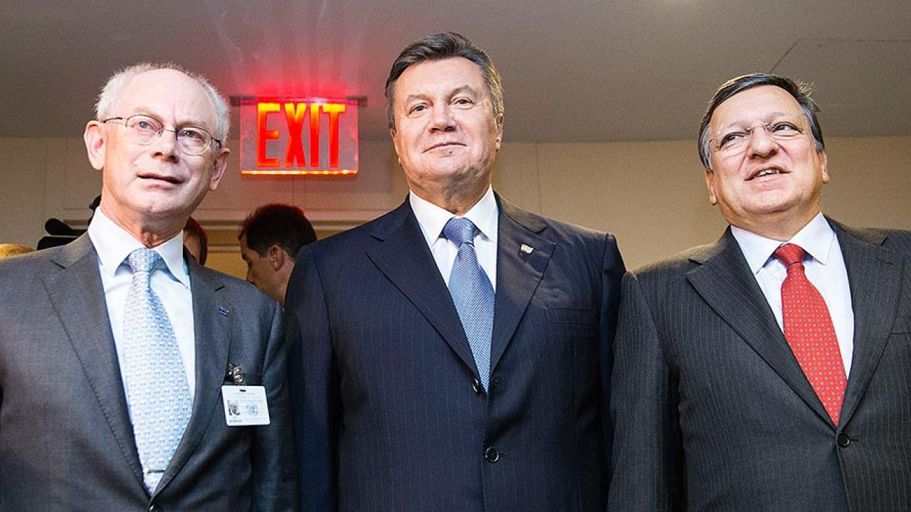 Europeiska rådets ordförande Herman Van Rompuy, Ukrainas presidente Viktor Janukvitj och EU-kommissionensordförande José Manuel Barroso. Arkivbild.