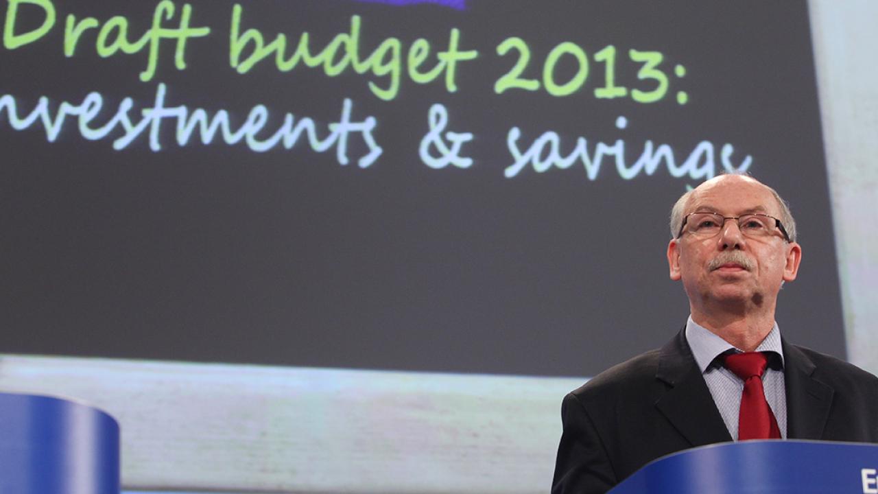 EU:s budgetkommissionär Janusz Lewandowski menar att medlemsländernas "strutspolitik" inte längre fungerar - det är dags att betala räkningarna nu. Arkivbild.