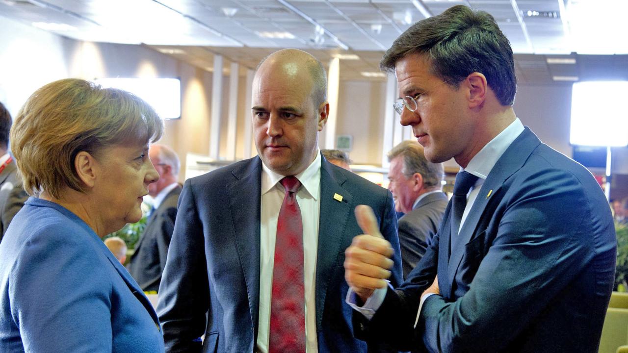 Tysklands Angela Merkel, Fredrik Reinfeldt och Nederländernas Mark Rutte samtalar vid ett tidigare EU-möte i Bryssel. Arkivbild.