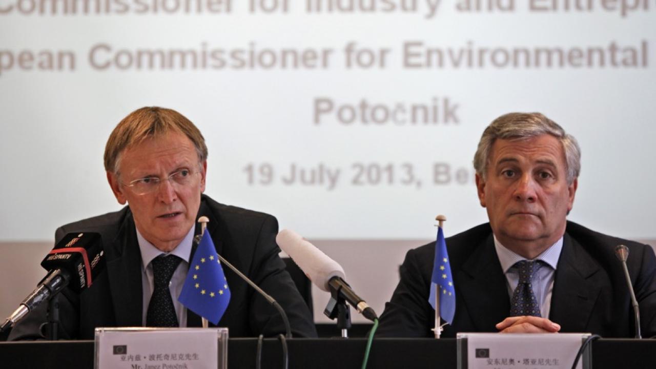 Tidigare miljökommissionär Janez Potočnik och industrikommissionär Antonio Tajani. Arkivbild.