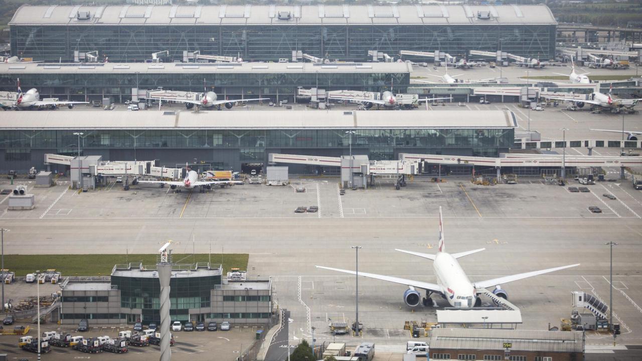 EU-kommissionen väntar allvarliga störningar i flygtrafiken om Storbritannien lämnar EU utan avtal och föreslår därför en tillfällig lösning. Arkivbild.