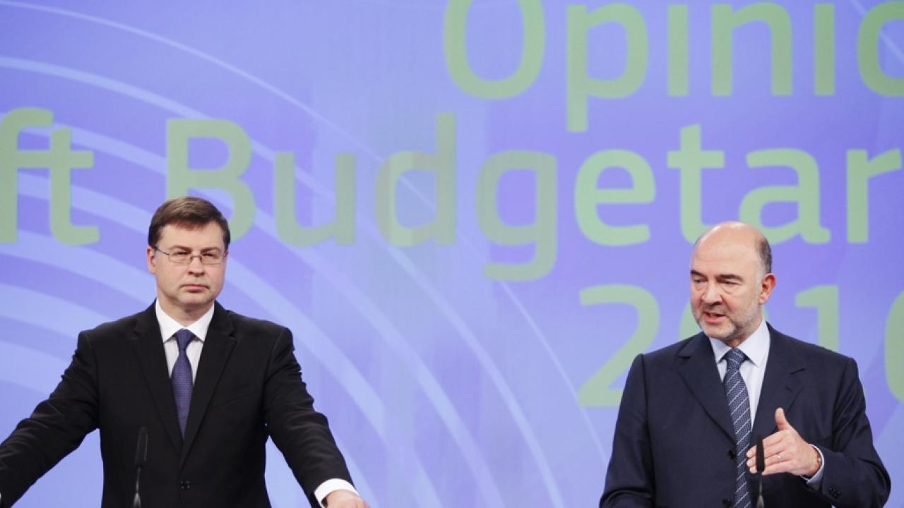 EU:s eurokommissionär Valdis Dombrovskis och ekonomikommissionär Pierre Moscovici. Arkivbild
