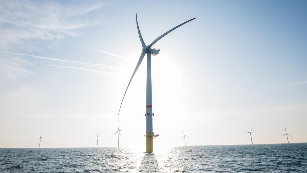 Satsningar på havsbaserad förnyelsebar energi som vindkraft är en del i kommissionens strategi. Arkivbild.