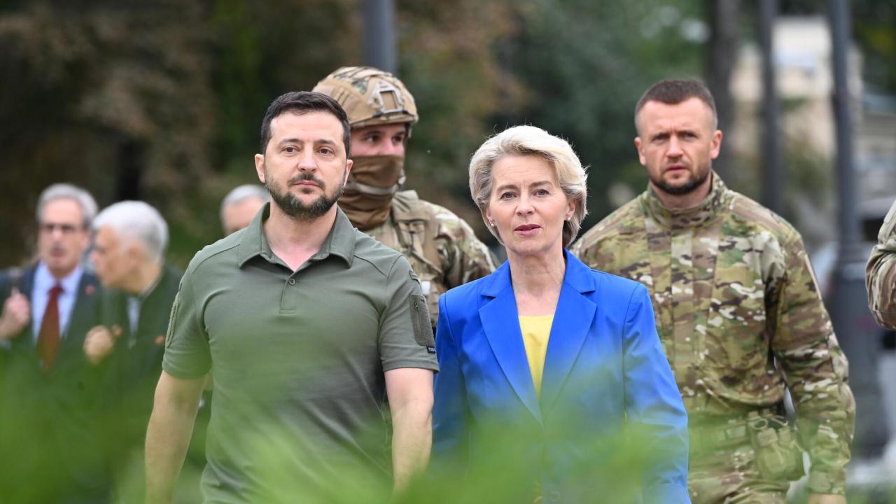 Ukrainas president Volodymyr Zelenskyj och EU-kommissionens ordförande Ursula von der Leyen i Ukraina.
