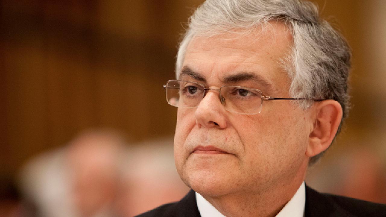 Den grekiske premiärministern Lucas Papademos utsikter ser allt blekare ut. Arkivbild.