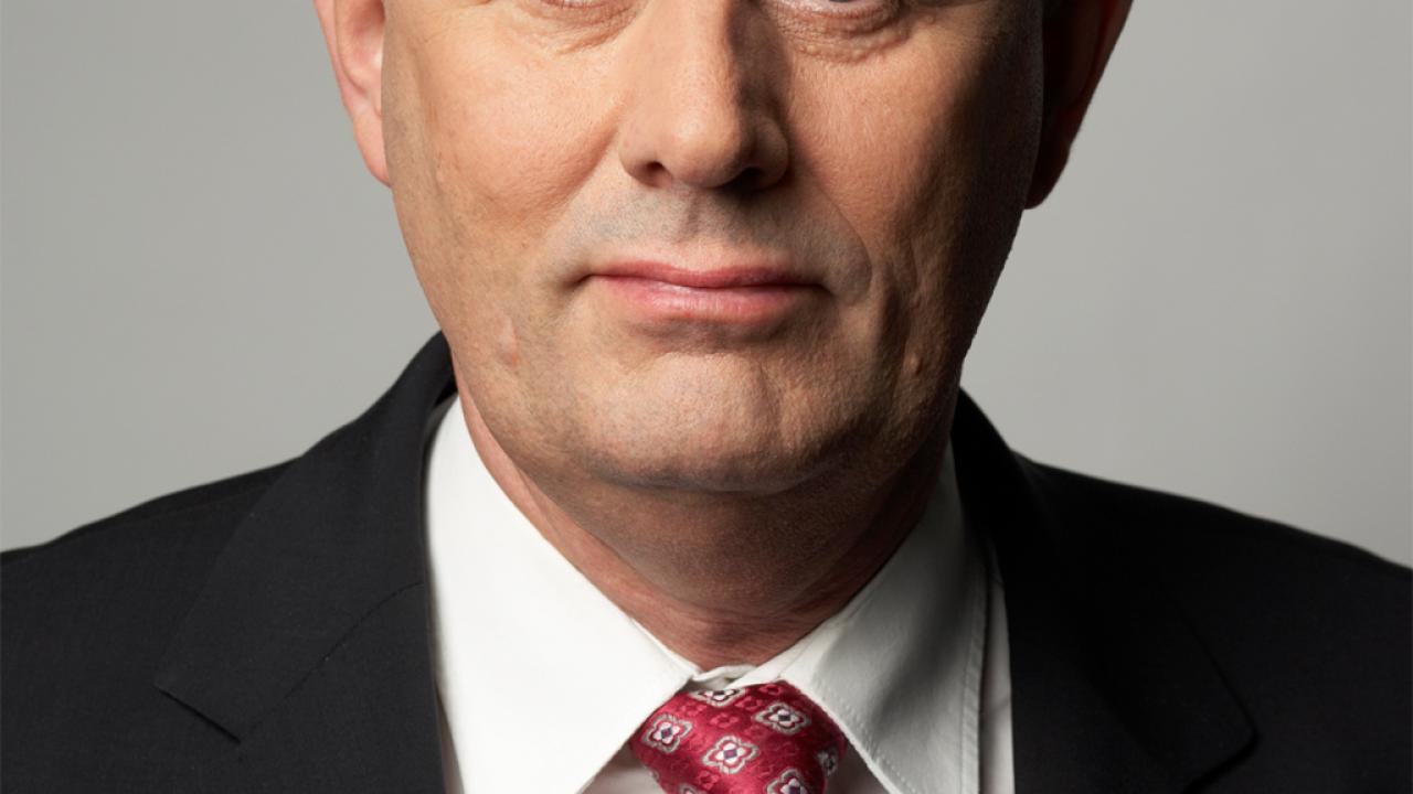 – Svenska skattebetalare ska inte behöva utstå en större finansiell risk än andra, säger Peter Norman, finansmarknadsminister.