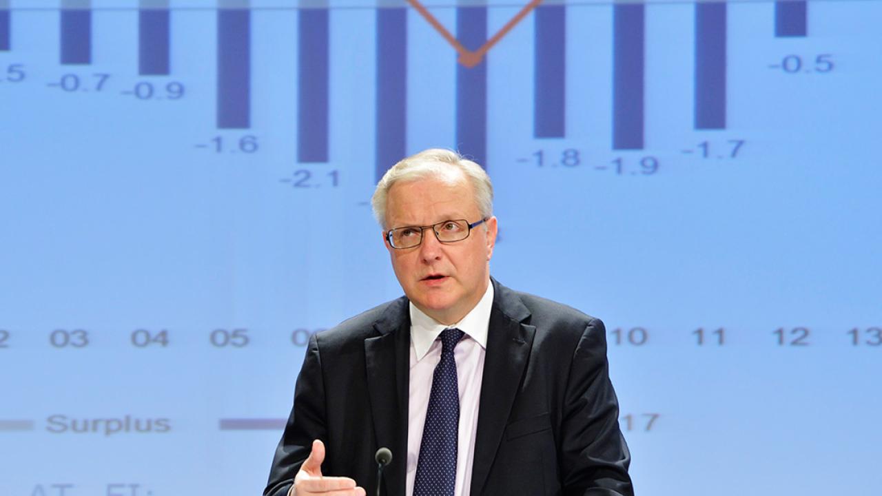 EU:s ekonomikommissionär Olli Rehn vill att Tyskland ska göra mer för att öka efterfrågan i landet.