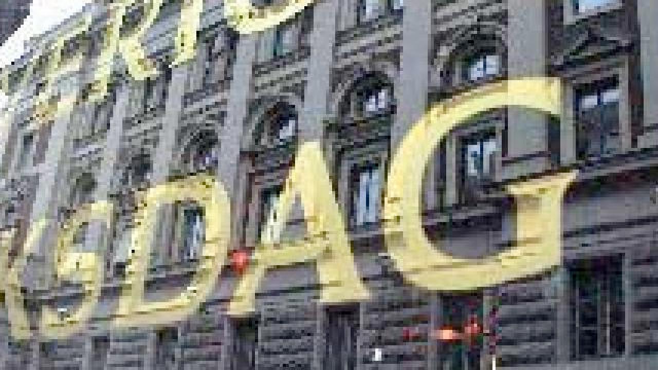 Ekonomiska politiken fortsätter regering och riksdag att bestämma över skriver Gustav Blixt (M).