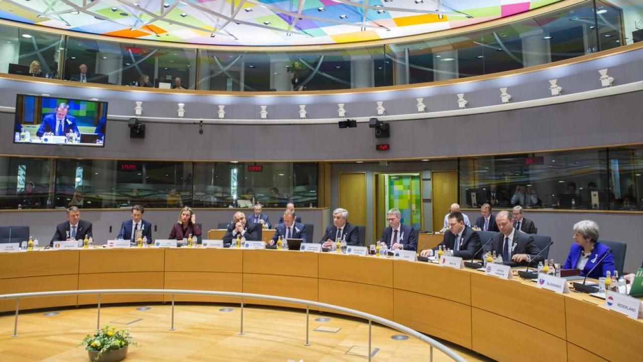 EU pekar ut Ryssland som ansvarig för spionattacken i Storbritannien och svarar med att kalla hem EU-ambassadör.  