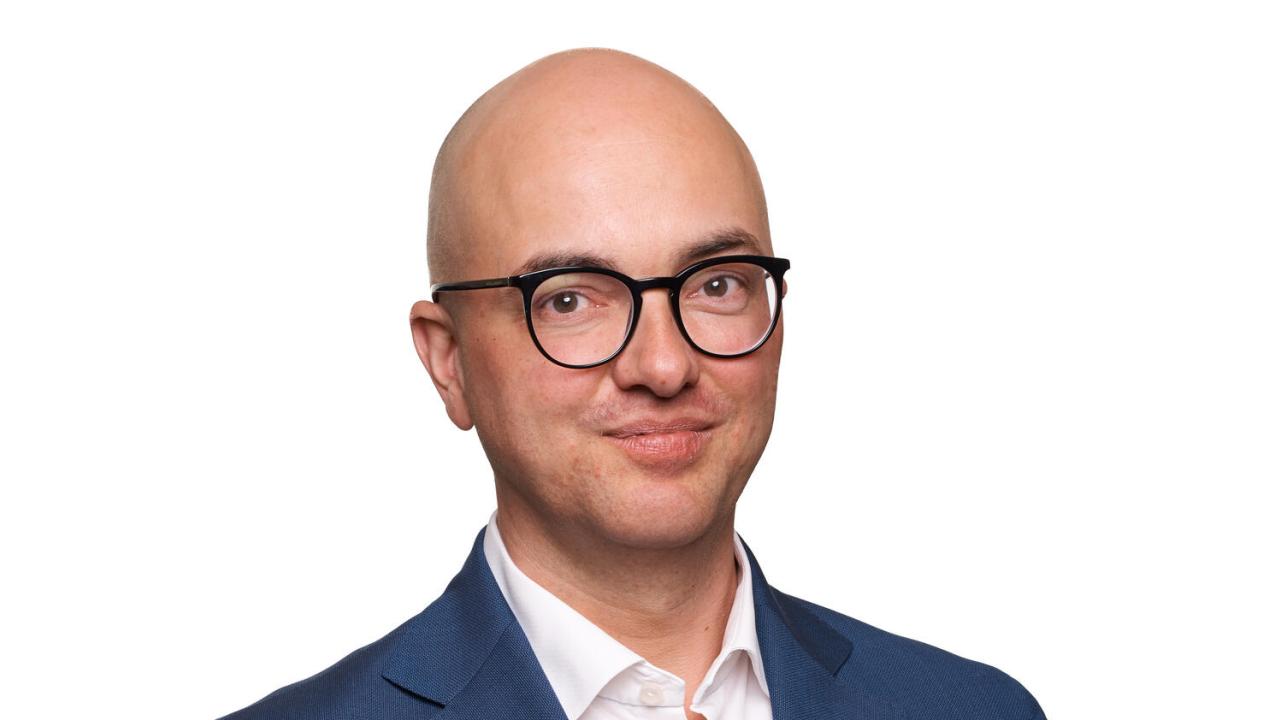 – Arbetslösheten är hög i Sverige och den har stigit väldigt mycket, det råder det inget tvivel om. Frågan är egentligen om det är så bra i andra länder som statistiken pekar på, säger LO-ekonomen Torbjörn Hållö.