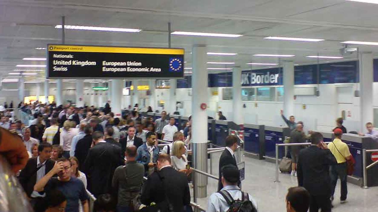 Den brittiske migrationsministern Mark Harper är oense med flera av sina regeringskollegor över faran för en stor migrationsvåg från Rumänien och Bulgarien. Arkivbild. 