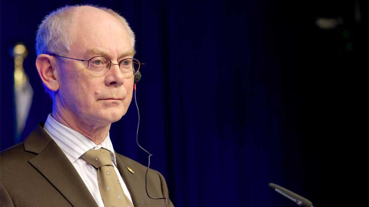 Europeiska rådets ordförande Herman Van Rompuys nya politiska färdplan fortsätter längs en väg som försvagar löntagares rättigheter och alla arbetsmarknadsinstitutioner som i dag fungerar som ett värn mot försämringar. Det skriver Ronald Janssen.
