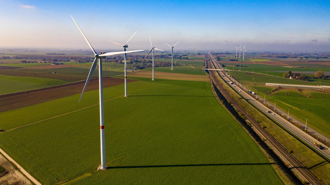 Den som tror att förnybar energi skattesubentioneras i Sverige har rätt. Men vad man kanske inte vet är att fossil energi får dubbelt så mycket i skattelättnader jämfört med svensk förnybar energi. Sverige tillhör en grupp på 15 EU-länder som fortsätter att gynna den fossila ekonomin. Det visar veckans  nyheter.