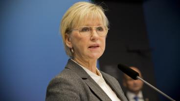 Utrikesminister Margot Wallström (S) vill att EU överväger nya sanktioner mot Ryssland.