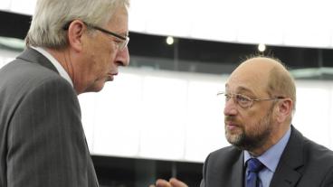 De två huvudkandidaterna Jean-Claude Juncker (EPP) och Martin Schulz (S&D) i EU-parlamentet. Arkivbild.
