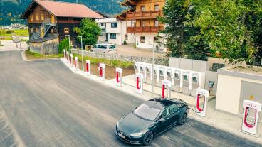 EU-kommissionen vill att det ska bli lättare att ladda elbilar. Arkivbild.