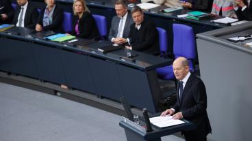 Den tyske förbundskanslern Olaf Scholz talar i förbundsdagen. Arkivbild.