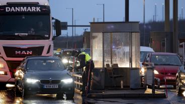 Svensk gränskontroll för inresande från Danmark. Arkivbild.